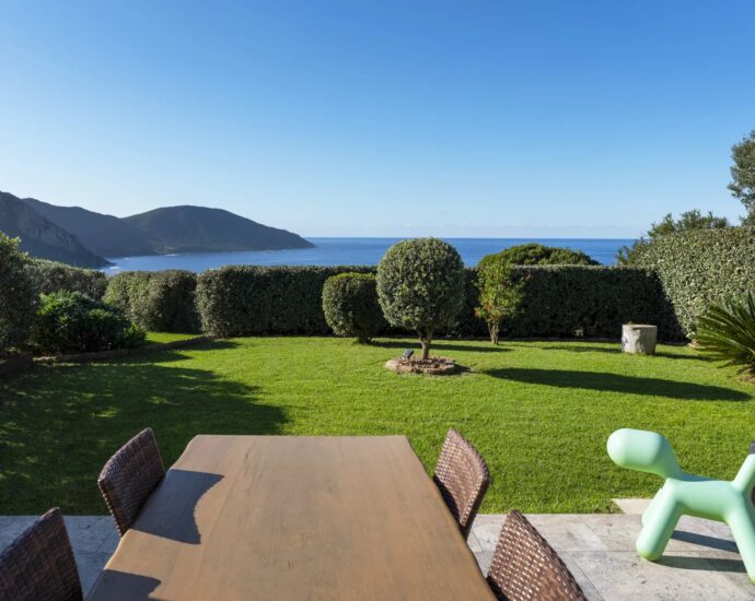 Exclusivité, Costa di Villanova, Villa contemporaine vue mer panoramique, 6 chambres, 2 appartements indépendants, piscine, proche plages et Ajaccio