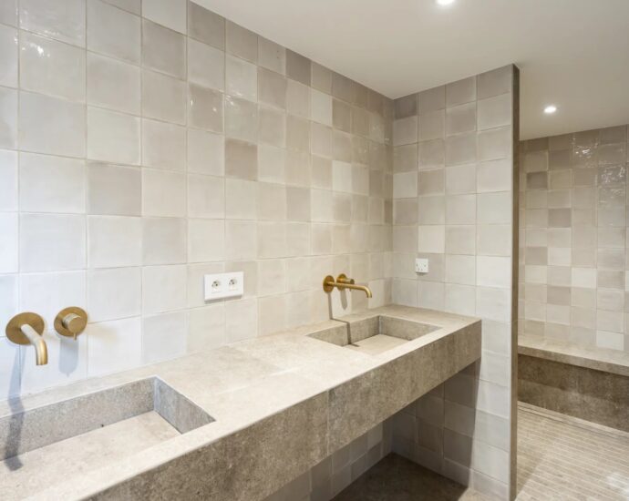 Near Porticcio, Waterfront Villa in Ruppione, 5 Bedrooms, Heated Pool, Stunning Sea Views