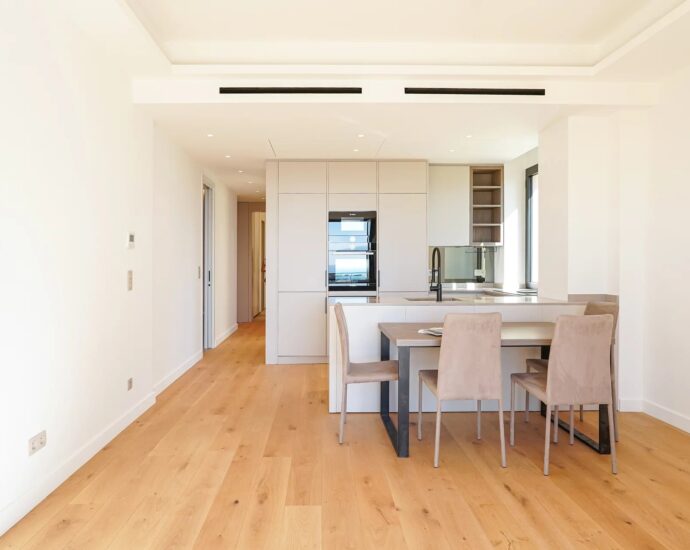 Monte-Carlo, central area, sea and Rock view apartment, 2 bedrooms, close to amenities.