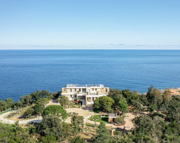 Favone, villa, panoramic sea view, 7 bedrooms, close to the beach, swimming pool, cinema room, gym, sauna, hammam, arcade room, pétanque court