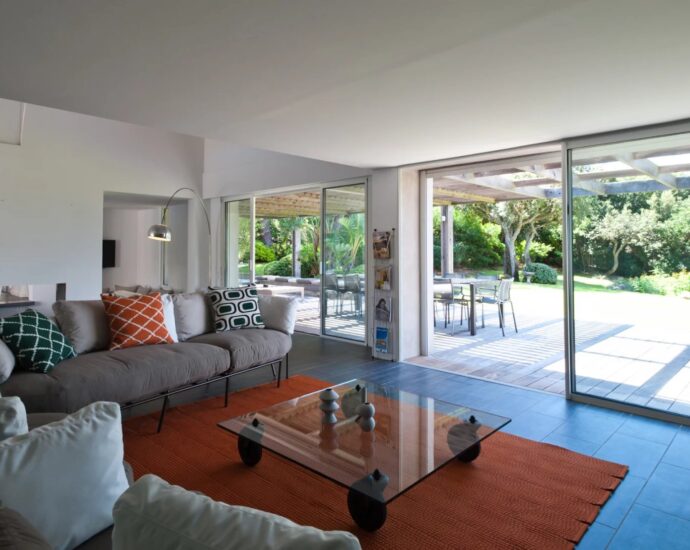 Porto-Vecchio, Domaine de Cala Rossa, 7 bedroom villa, swimming pool, walking distance to the beach