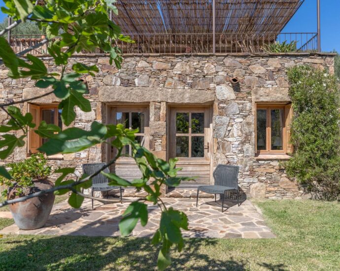 Porto-Vecchio, Piccovaggia, Farmhouse‑style Villa, 4 Bedrooms, Private Estate, Close to the Beach