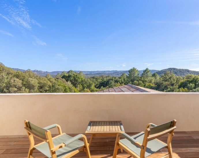 PORTO VECCHIO, Villa, 4 chambres, piscine chauffée, vue montagnes, proche plage