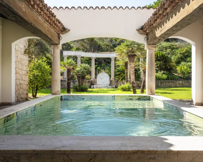 Porticcio, Presqu’île d’Isolella, Villa pieds dans l&rsquo;eau, 7 chambres, piscine, plage à pied, vue mer panoramique