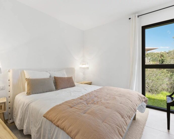 Porto-Vecchio, Arasu, Saint-Cyprien, villa d&rsquo;architecte, 7 chambres, piscine, plage à pieds