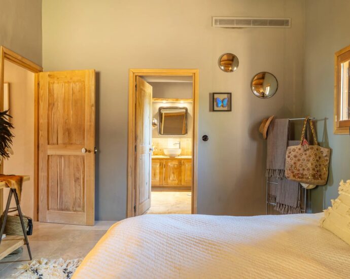 Porto-Vecchio, Piccovaggia, Farmhouse‑style Villa, 4 Bedrooms, Private Estate, Close to the Beach