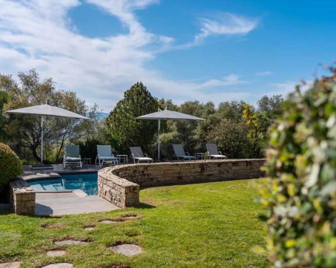 Exclusivité, Afa, Ajaccio, Villa 4 chambres, piscine chauffée, pool house, aperçu mer, proche plage