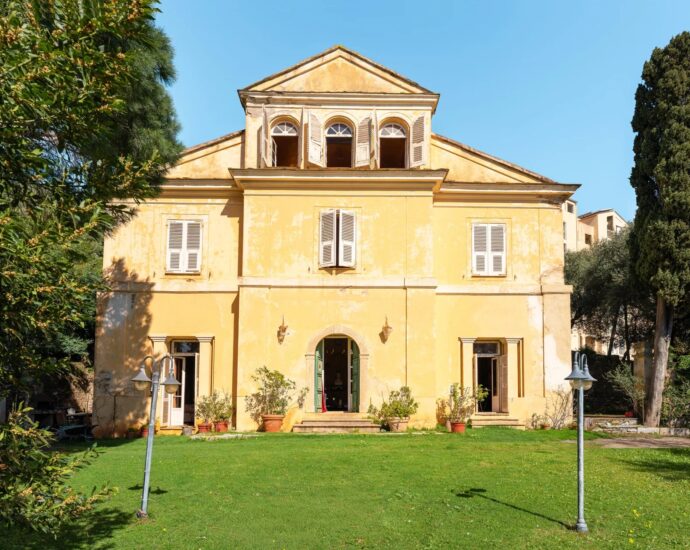 Bastia, Maison de maître, vue mer panoramique, 4 chambres, piscine, proche plages et centre-ville