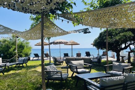 Cap Corse, Sisco, Domaine privé pieds dans l&rsquo;eau, 4 logements, espaces extérieurs, projet résidentiel ou touristique, vue et accès direct à la mer