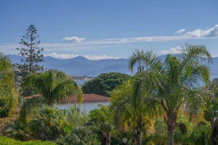 Exclusity, Ajaccio, Route des Sanguinaires, Sea-view apartment, 3 bedrooms, walking distance to the beach,