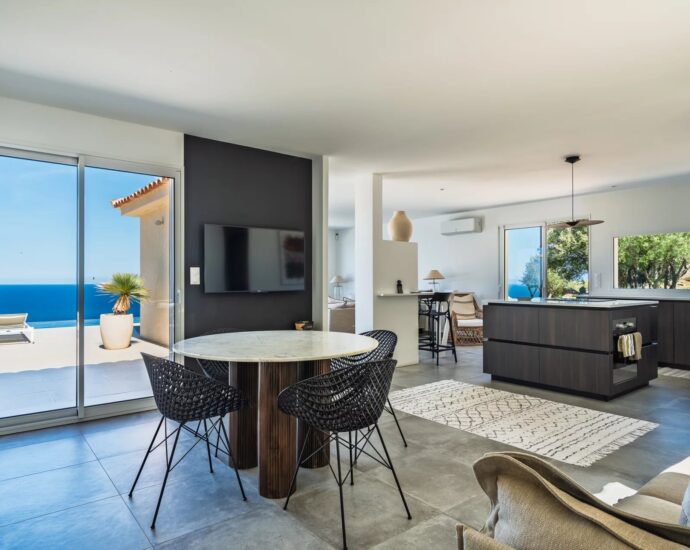 Corbara, villa 4 chambres, piscine à débordement, vue mer imprenable, proche plage