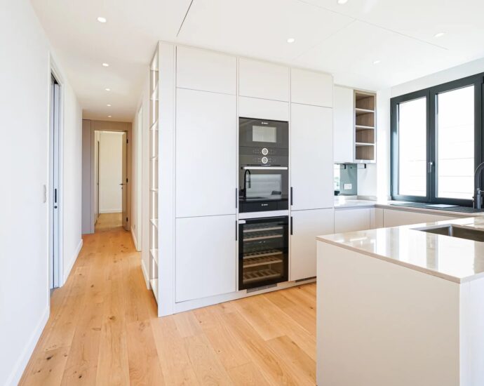 Monte-Carlo, central area, sea and Rock view apartment, 2 bedrooms, close to amenities.