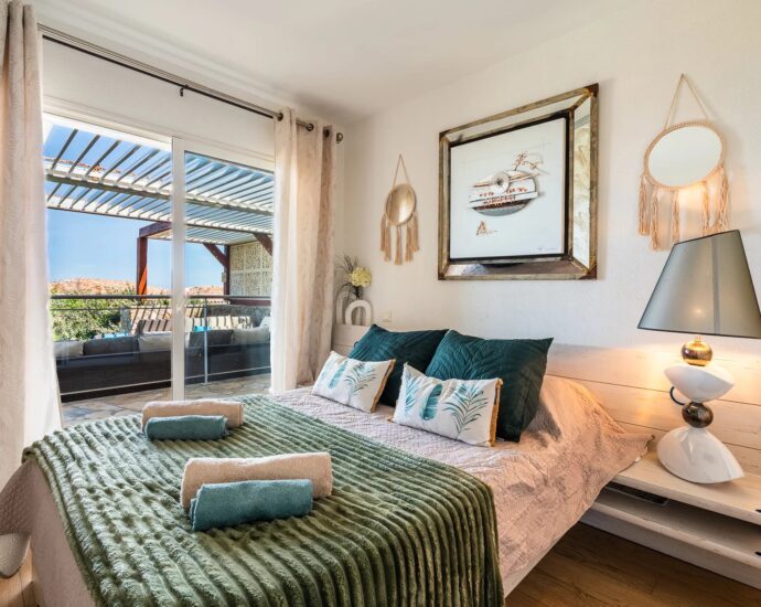 Lumio, villa, 7 bedrooms, sea view, walking distnce to the beach