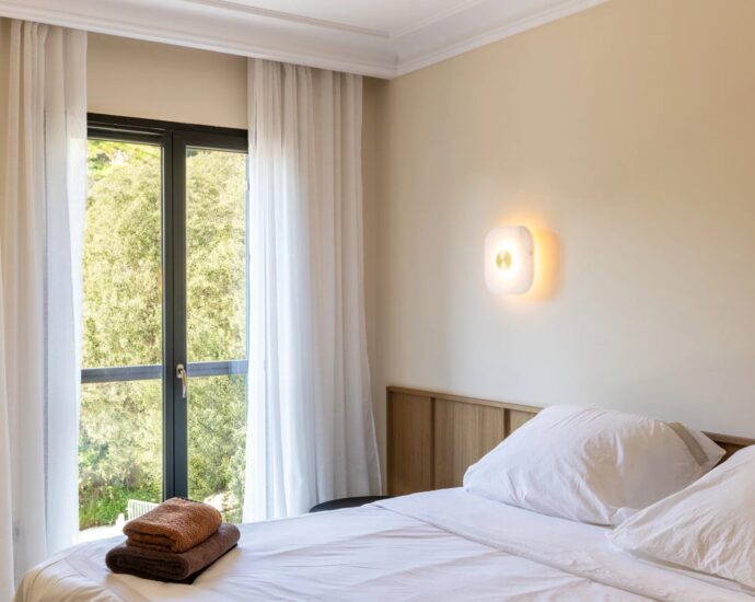 Porto-Vecchio, Town Centre, Sea-View Apartment, 3 Bedrooms, Terrace, Close to Beaches