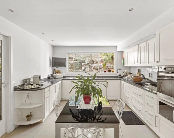 Porto-Vecchio, Domaine de Marina di Fiori, 5-bedroom villa, swimming pool, near the beach, open views