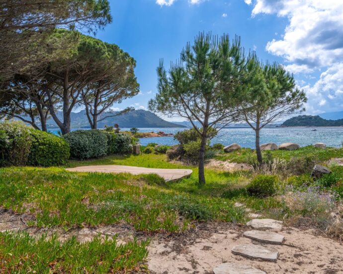 RV1880 – Domaine de Cala Rossa, villa 4 chambres, pied dans l’eau