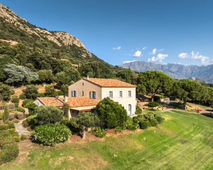 Lumio, 7 bedroom villa, swimming pool, panoramic sea view, close to the beach