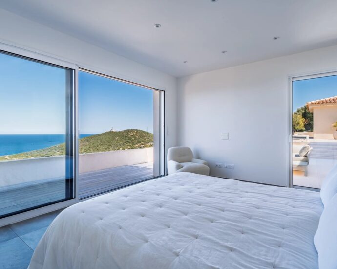 Corbara, villa 4 chambres, piscine à débordement, vue mer imprenable, proche plage