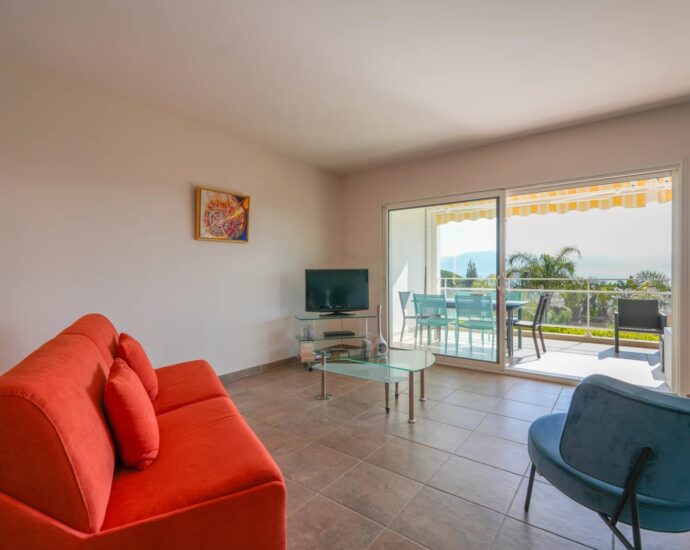 Exclusivité, Ajaccio, Route des Sanguinaires, Appartement vue mer, 3 chambres, plage à pied