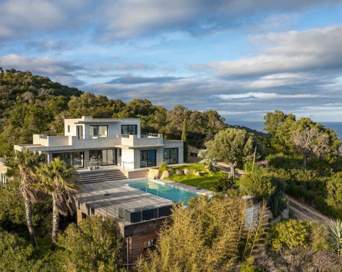 Exclusivité, Tarco, Villa vue mer,  8 chambres, piscine chauffée, salle de sport, proche plage