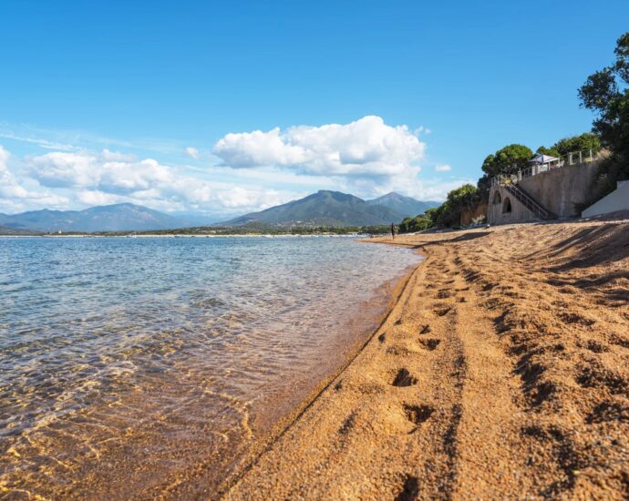 Porticcio, South Shore of Ajaccio, Waterfront villa, 5 bedrooms, panoramic sea view, direct beach access