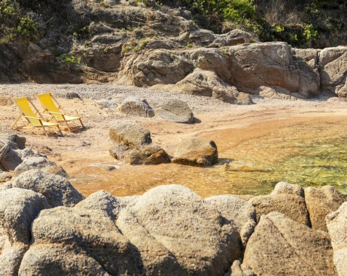 Porticcio, Presqu’île d’Isolella, Villa pieds dans l&rsquo;eau, 7 chambres, piscine, plage à pied, vue mer panoramique