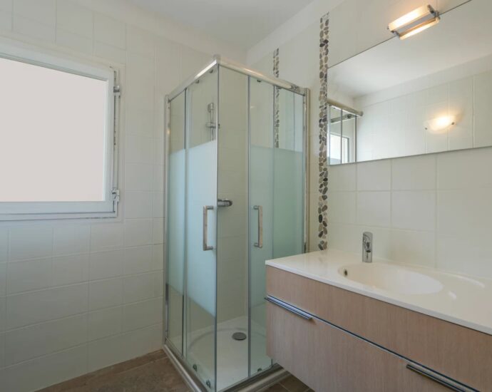 Exclusivité, Ajaccio, Route des Sanguinaires, Appartement vue mer, 3 chambres, plage à pied