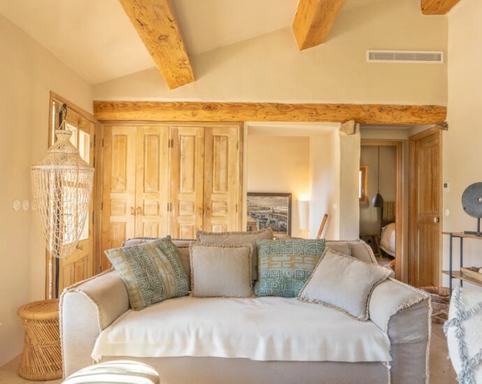 Porto-Vecchio, Piccovaggia, Farmhouse‑style Villa, 4 Bedrooms, Private Estate, Close to the Beach