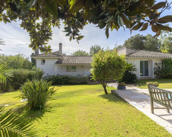 Porto-Vecchio, Domaine de Marina di Fiori, 5-bedroom villa, swimming pool, near the beach, open views