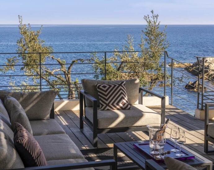 Côte des Nacres, Canella, Villa pied dans l&rsquo;eau, 5 chambres, piscine, vue mer panoramique, accès privé mer