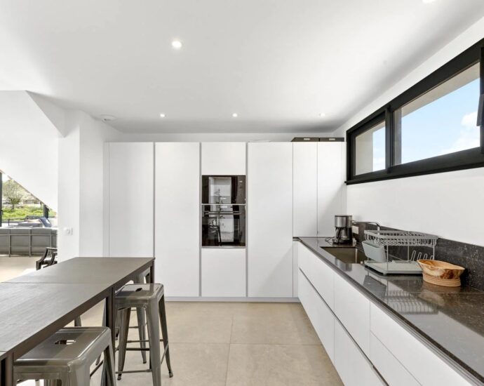 Porto-Vecchio, Arasu, Saint-Cyprien, villa d&rsquo;architecte, 7 chambres, piscine, plage à pieds