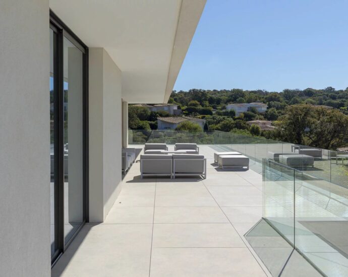 Arasu , Villa neuve, vue mer, piscine, 4 chambres, plage à pied