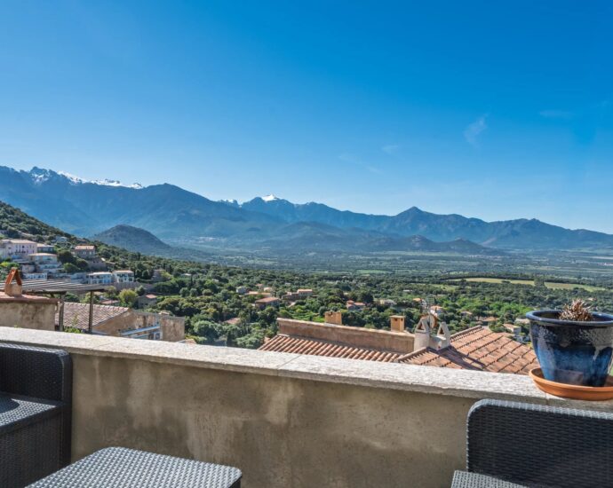 Lumio, appartement, 2 chambres, vue panoramique mer et montagnes, proche plage