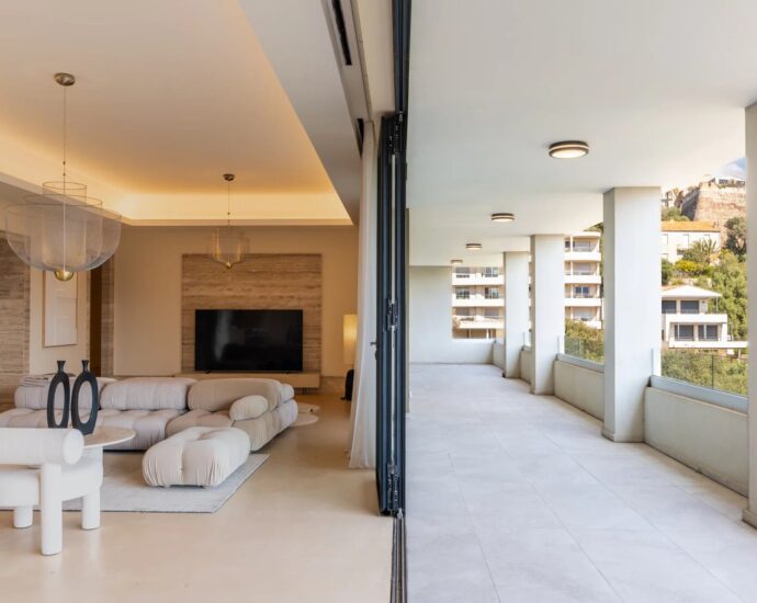 Porto-Vecchio, Town Centre, Sea-View Apartment, 3 Bedrooms, Terrace, Close to Beaches