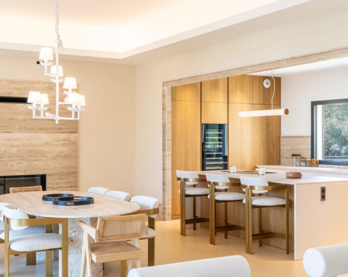 Porto-Vecchio, Town Centre, Sea-View Apartment, 3 Bedrooms, Terrace, Close to Beaches