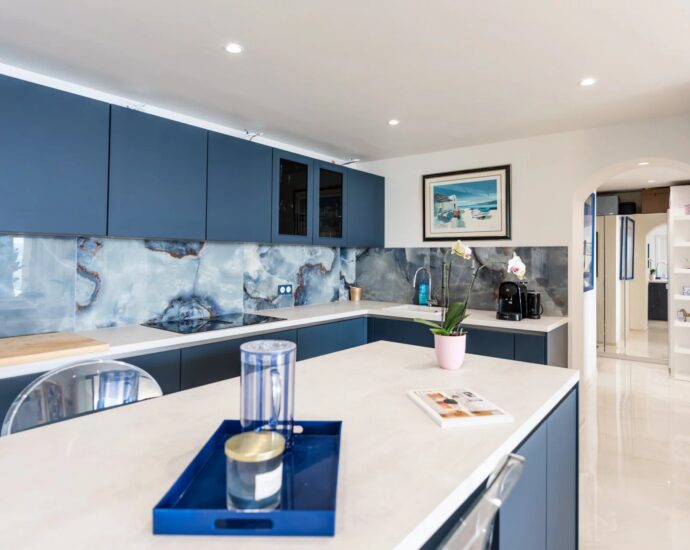 Exclusive, Ajaccio, Route des Sanguinaires , Panoramic sea view apartment with 2 bedrooms, terrace, and within walking distance of the beach.