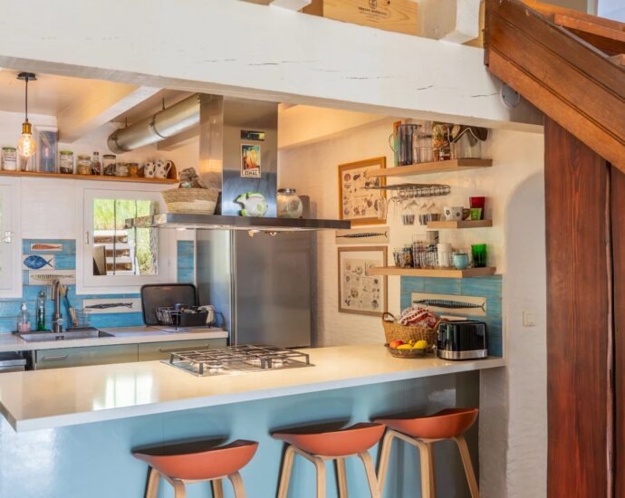 Porto-Vecchio, Palombaggia, 4 Bedroom Villa with Pool, Sea View and Close to the Beach