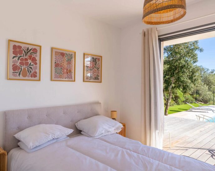 PORTO VECCHIO, Villa, 4 chambres, piscine chauffée, vue montagnes, proche plage