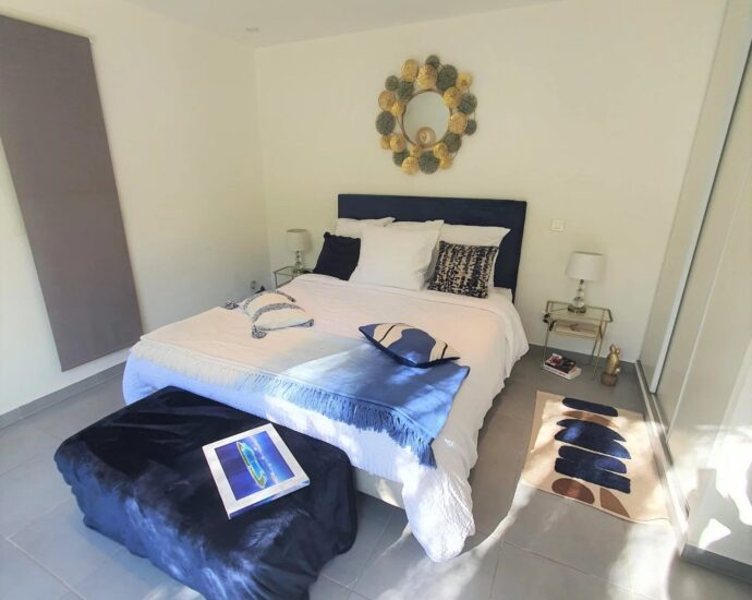 Lecci, Villa avec piscine,  5 chambres, environnement calme, proche plage et commodités