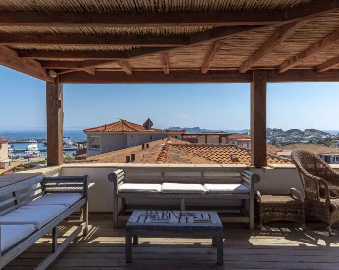 Cavallo island – Duplex top floor – Terraces 506 sq ft – 360° sea view
