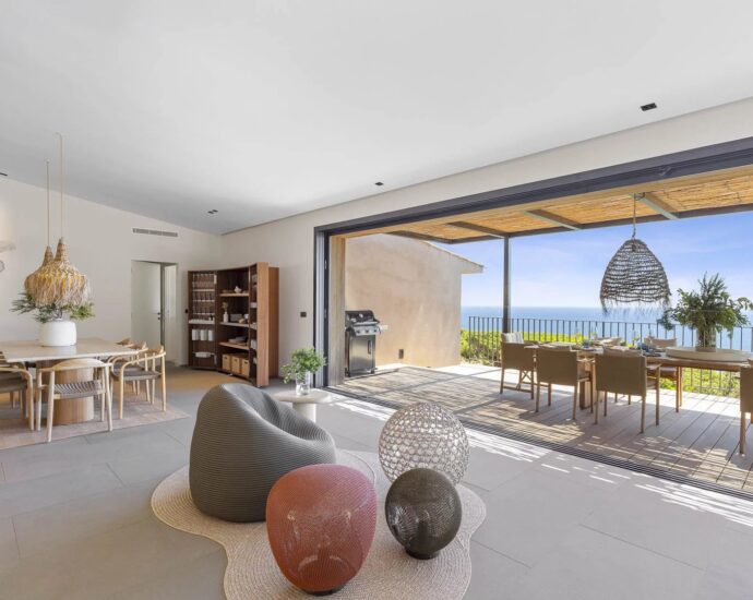 Porto-Vecchio, Palombaggia, Villa vue mer panoramique, 6 chambres, piscine chauffée, plage à pied
