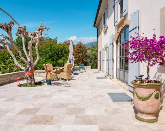Côte Oriental, Penta-di-Casinca, Villa vue montagnes, 2 appartements, 6 chambres, piscine, proche plages et Bastia