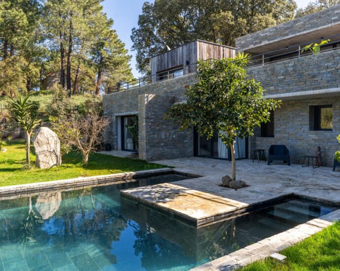 Lecci, Villa d&rsquo;architecte, 5 chambres, piscine, vue montagne, proche plage