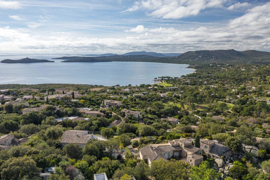 Sainte-Lucie de Porto-vecchio, Cavallone, architect-designed villa, 4 bedrooms, pool, sauna, panoramic sea view, close to the beach