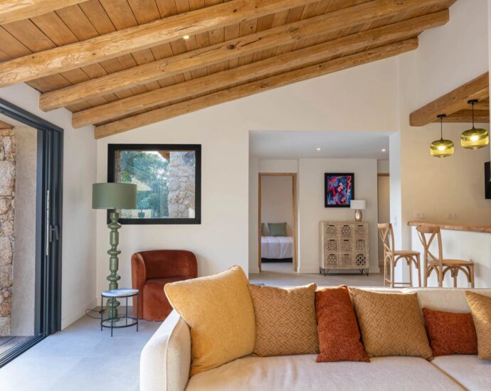 Sainte-Lucie de Porto-Vecchio, Cirendinu, Shepherd’s-Style Villa, 4 Bedrooms, Pool, Close to the Beach