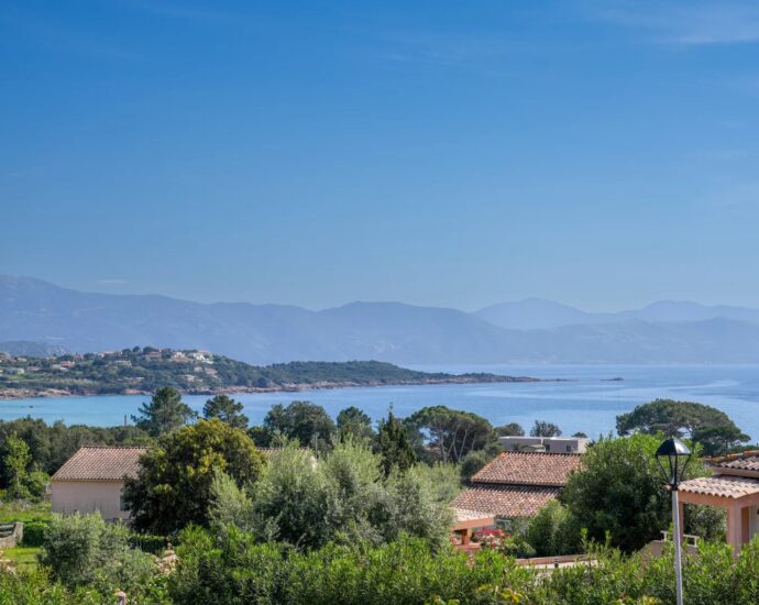 Sagone , Villa vue mer , 7 chambres, piscine, Proche plage