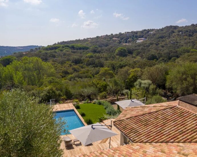 Porto-Vecchio, Precojo, 2-Bedroom Villa with Heated Pool, Near Santa Giulia Beach, with Open Views