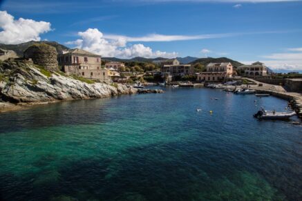 Cap Corse, Centuri, terrain constructible, proche port, plage à pied, emplacement rare, environnement préservé