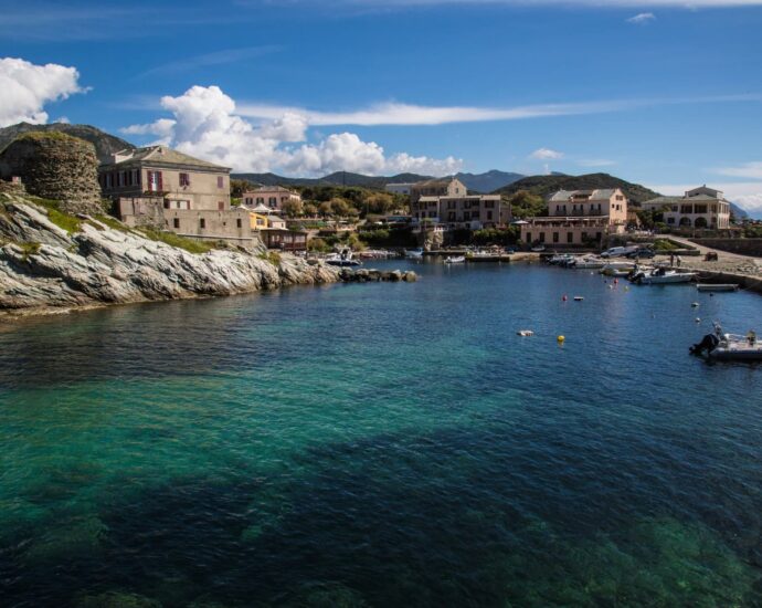 Cap Corse, Centuri, terrain constructible, proche port, plage à pied, emplacement rare, environnement préservé