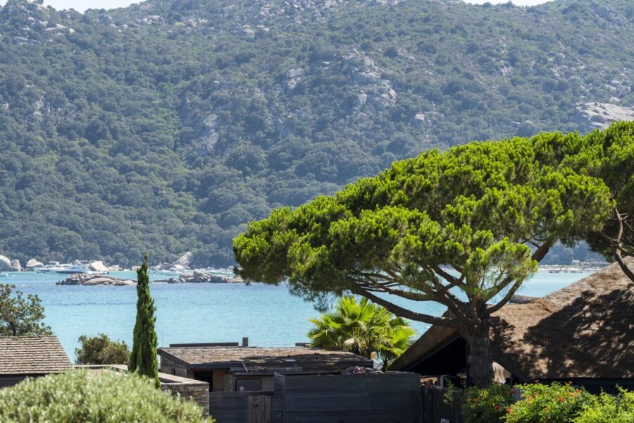 Santa Giulia – Walking distance to the beach – Villa 4 bedrooms – Sea view